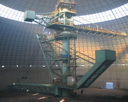 Impilatore e recuperatore circolari con impilamento dall'alto e recupero laterale Impilatore e recuperatore circolari con impilamento dall'alto e recupero laterale