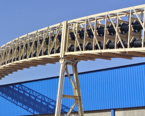 Nastro trasportatore per tubi per materiali sfusi